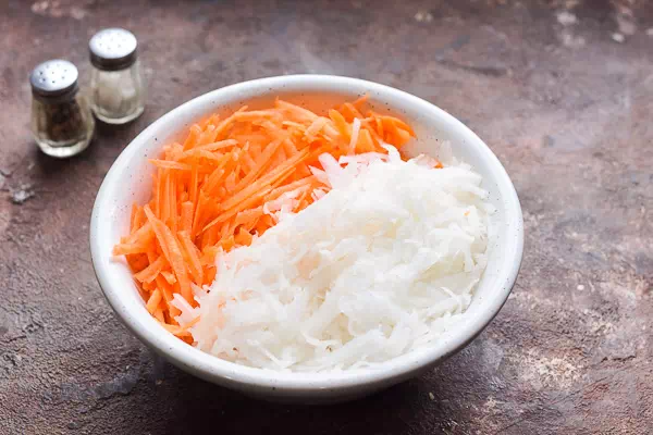 салат с редькой и морковью рецепт фото 5
